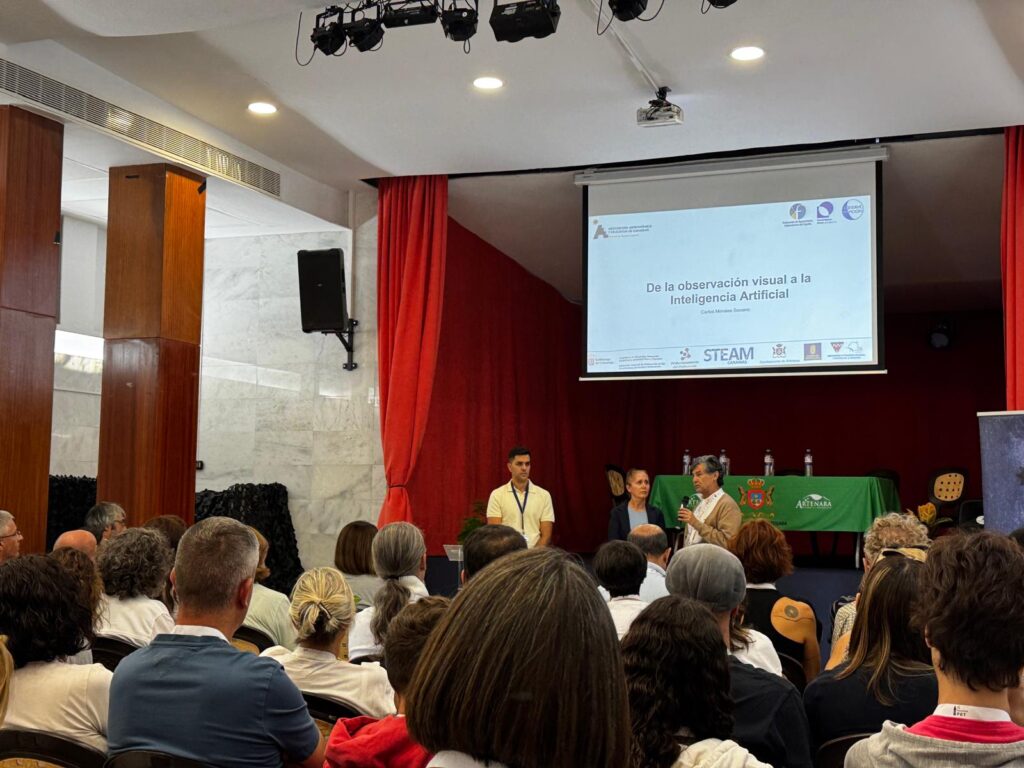 Inicio de las IIJAdA: Alejandro Bolaños (AAEC), Rosetta Martorell (AAEC) y Juan Sebastián López García (Director General Insular de Patrimonio del Cabildo de Gran Canaria)