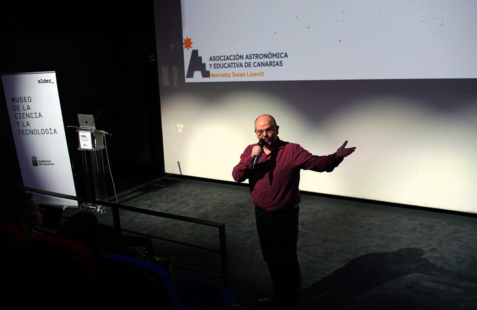 Daniel Marín, Responsable del Servicio de Innovación, en la apertura institucional del III Evento Final AAEC-STEAM en el Museo Elder